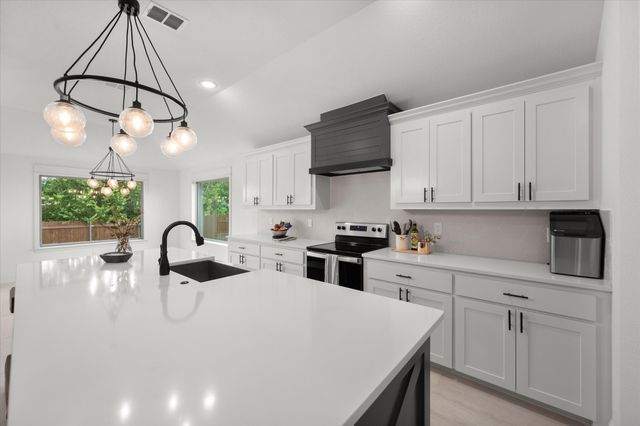 816 Tesslynn Avenue, Godley, TX 76044