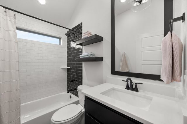 816 Tesslynn Avenue, Godley, TX 76044