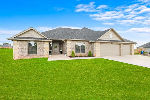 9131 Oak Tree Circle, Edmond, OK 73025