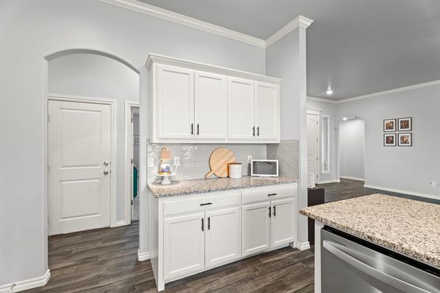 9131 Oak Tree Circle, Edmond, OK 73025