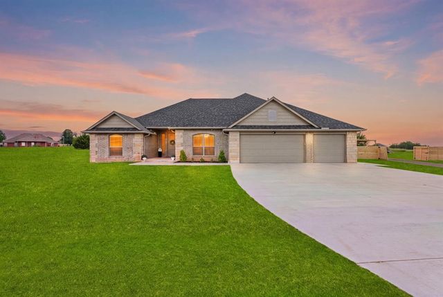 9131 Oak Tree Circle, Edmond, OK 73025