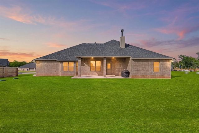9131 Oak Tree Circle, Edmond, OK 73025