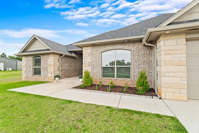 9131 Oak Tree Circle, Edmond, OK 73025