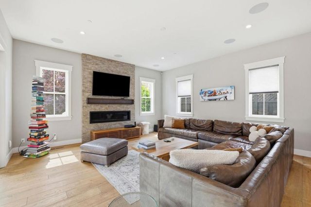 1542 Edgewood Way, San Jose, CA 95125