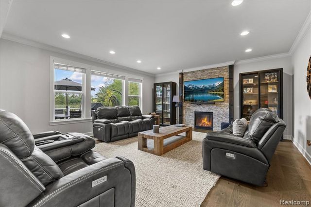 1930 Thorncrest Court, Commerce Twp, MI 48382