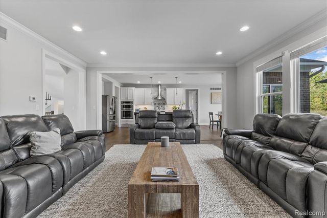 1930 Thorncrest Court, Commerce Twp, MI 48382