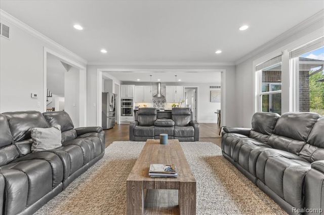 1930 Thorncrest Court, Commerce Twp, MI 48382