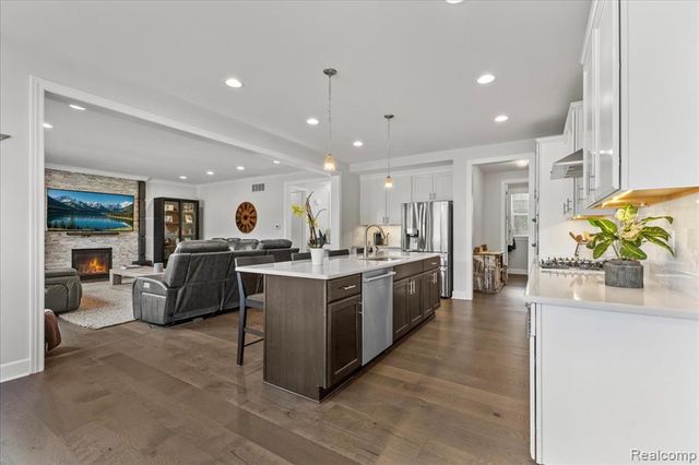 1930 Thorncrest Court, Commerce Twp, MI 48382