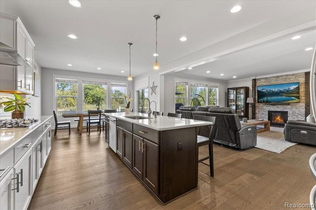 1930 Thorncrest Court, Commerce Twp, MI 48382