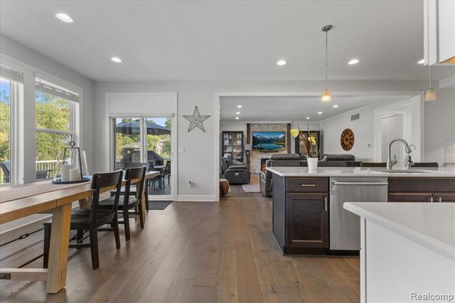 1930 Thorncrest Court, Commerce Twp, MI 48382