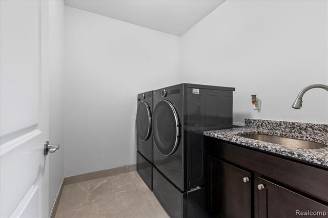 1930 Thorncrest Court, Commerce Twp, MI 48382