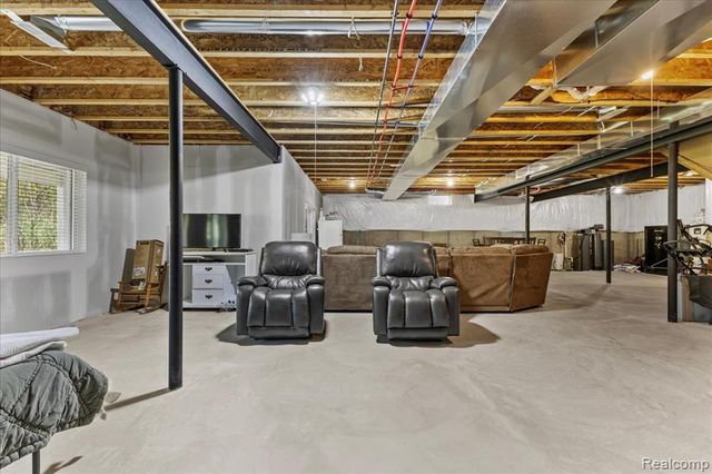 1930 Thorncrest Court, Commerce Twp, MI 48382