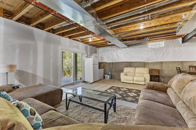 1930 Thorncrest Court, Commerce Twp, MI 48382