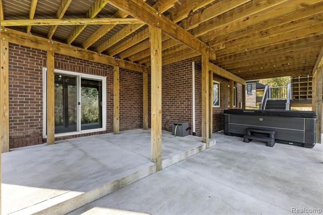 1930 Thorncrest Court, Commerce Twp, MI 48382