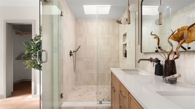 5504 Mapleleaf DR, Austin, TX 78723