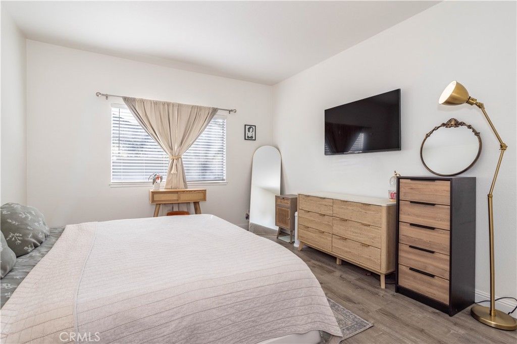 Image 12 of property listing at 27610 Susan Beth C, Saugus, CA 91350