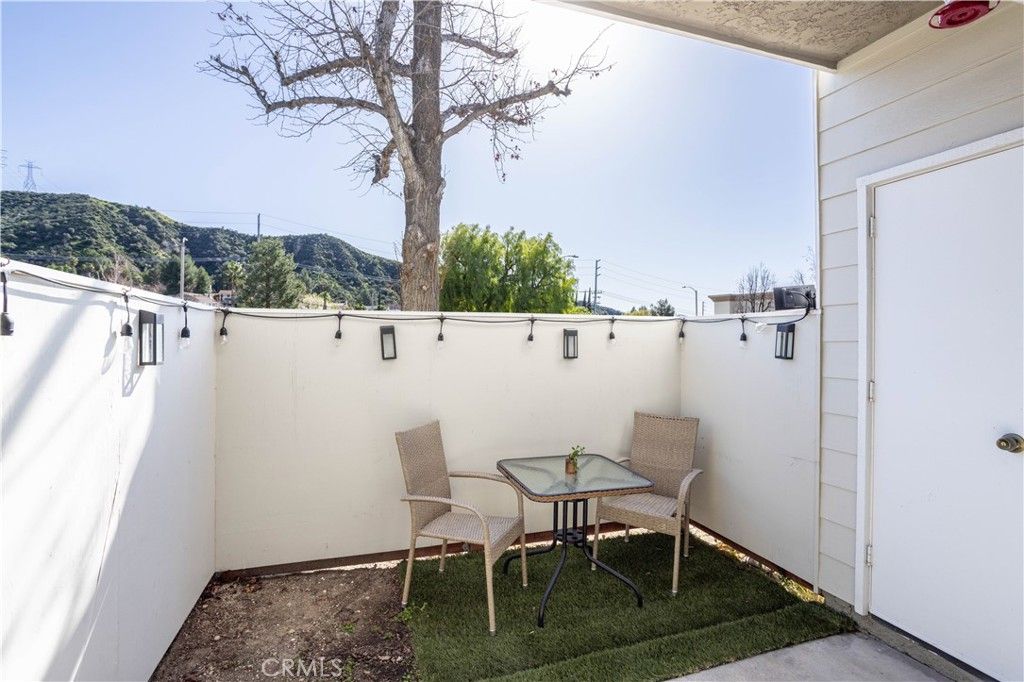 Image 16 of property listing at 27610 Susan Beth C, Saugus, CA 91350