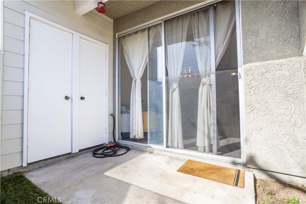 Image 17 of property listing at 27610 Susan Beth C, Saugus, CA 91350