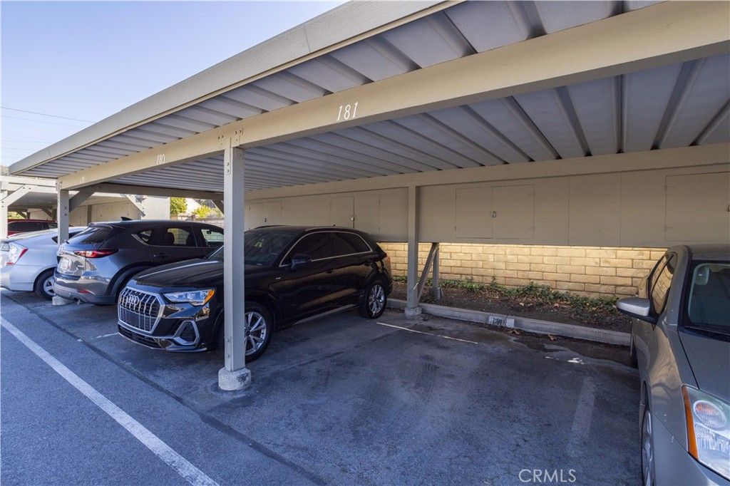 Image 19 of property listing at 27610 Susan Beth C, Saugus, CA 91350