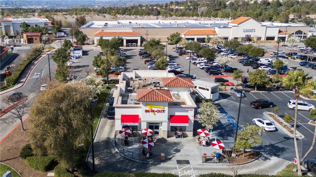 Image 25 of property listing at 27610 Susan Beth C, Saugus, CA 91350