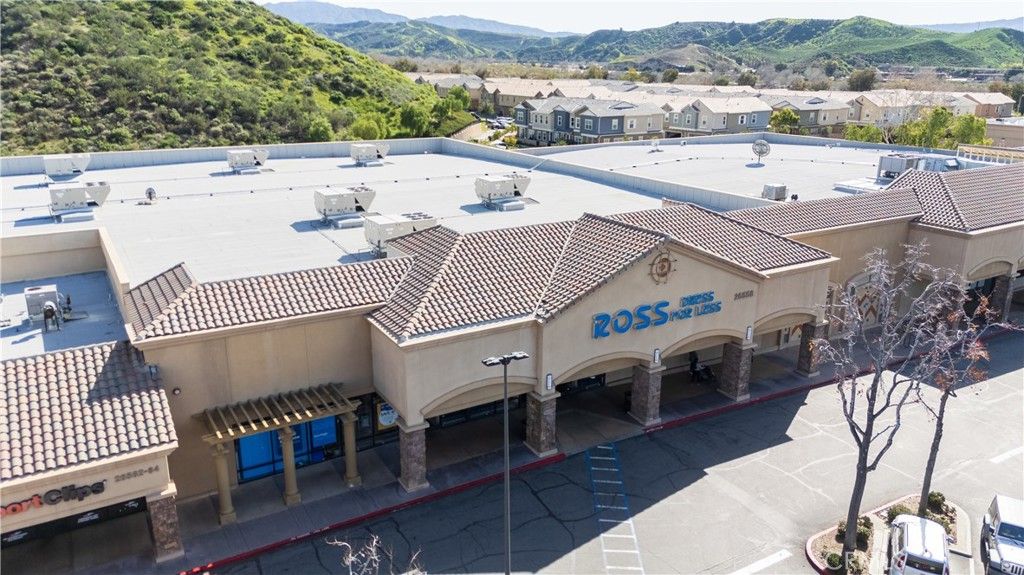 Image 27 of property listing at 27610 Susan Beth C, Saugus, CA 91350