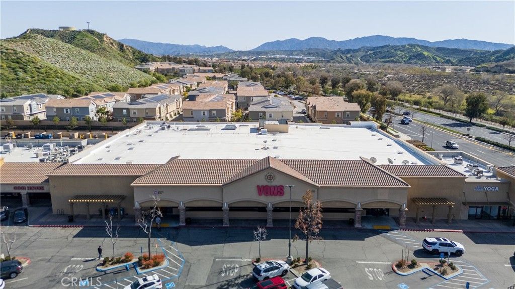 Image 28 of property listing at 27610 Susan Beth C, Saugus, CA 91350