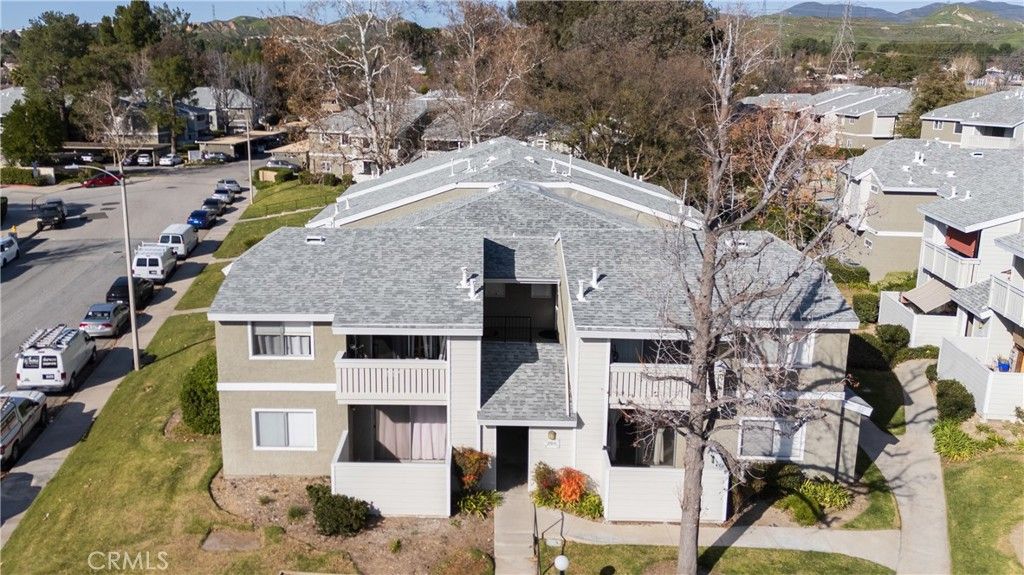 Image 30 of property listing at 27610 Susan Beth C, Saugus, CA 91350