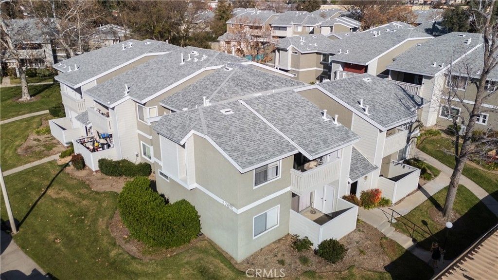 Image 31 of property listing at 27610 Susan Beth C, Saugus, CA 91350