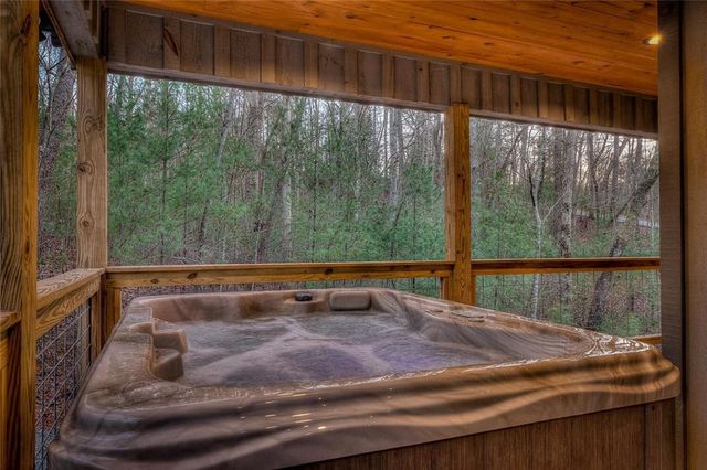 747 Matrix Lane, Ellijay, GA 30540