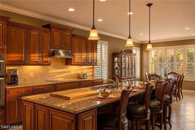 8562 Veronawalk CIR, Naples, FL 34114