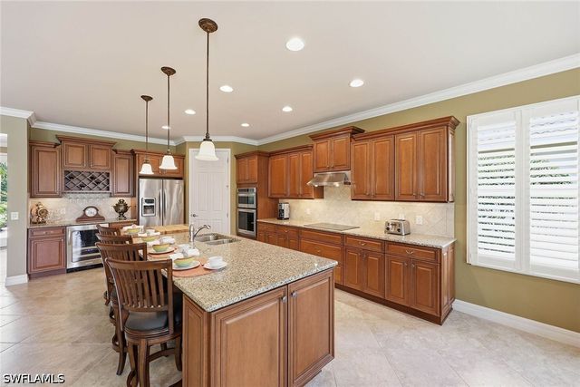 8562 Veronawalk CIR, Naples, FL 34114
