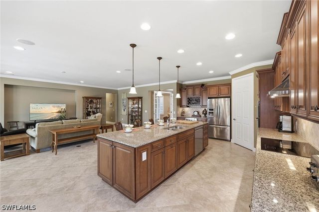 8562 Veronawalk CIR, Naples, FL 34114