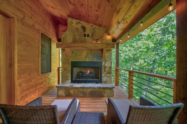 108 Crabapple Lane, Mineral Bluff, GA 30559