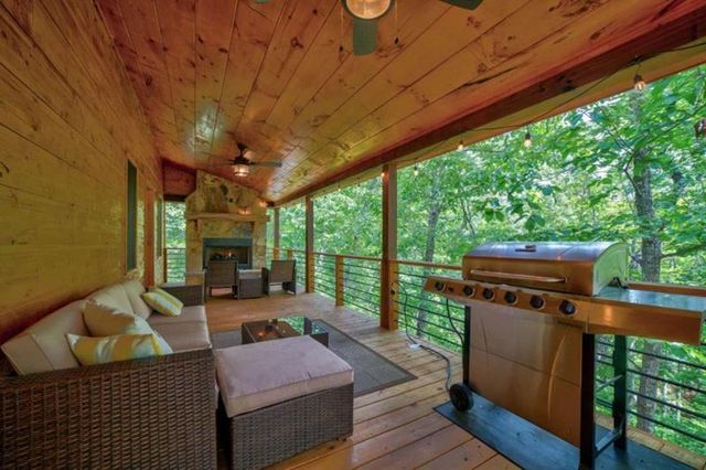 108 Crabapple Lane, Mineral Bluff, GA 30559