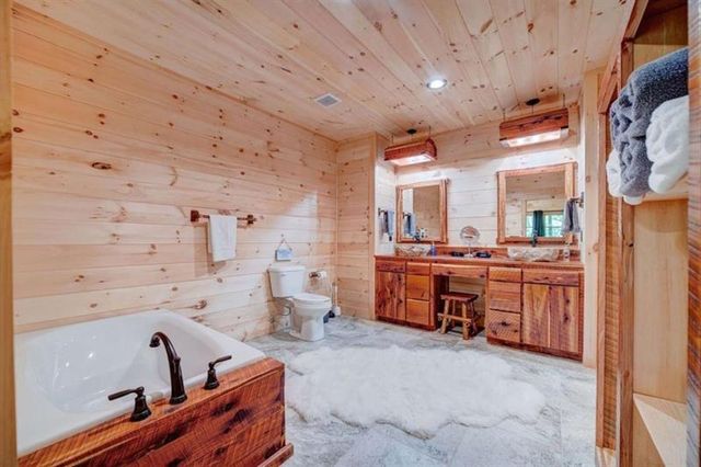 108 Crabapple Lane, Mineral Bluff, GA 30559