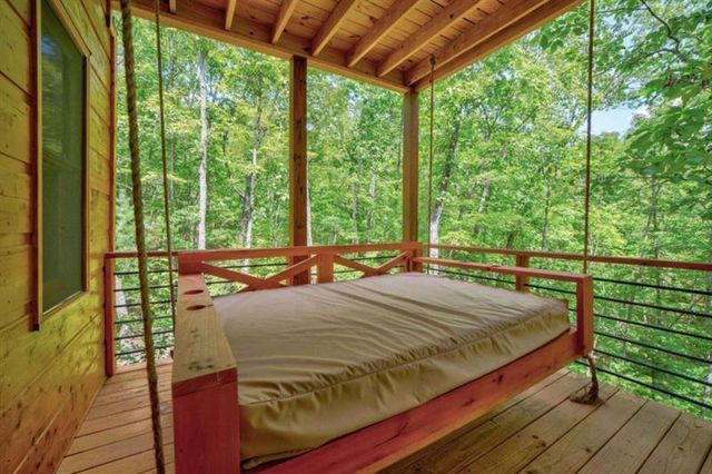 108 Crabapple Lane, Mineral Bluff, GA 30559