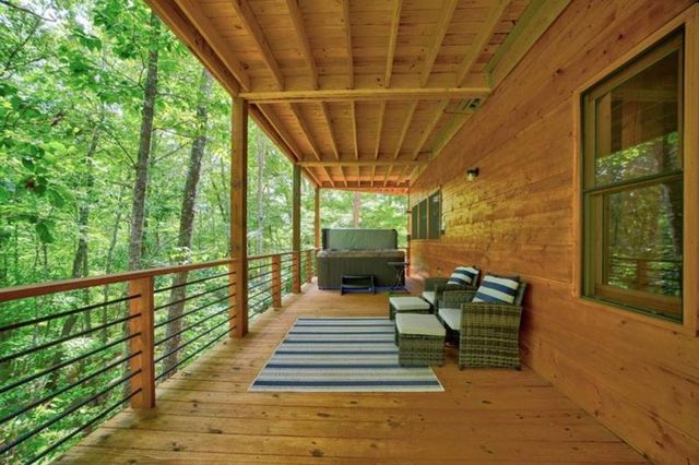 108 Crabapple Lane, Mineral Bluff, GA 30559