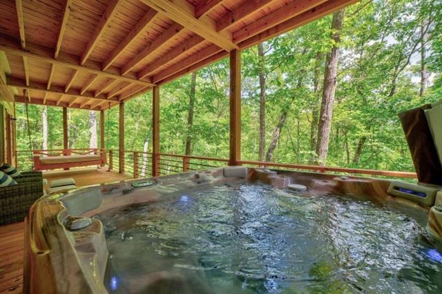 108 Crabapple Lane, Mineral Bluff, GA 30559