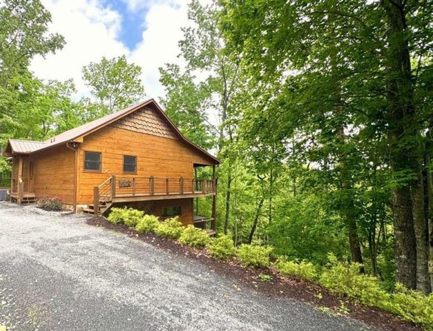 108 Crabapple Lane, Mineral Bluff, GA 30559