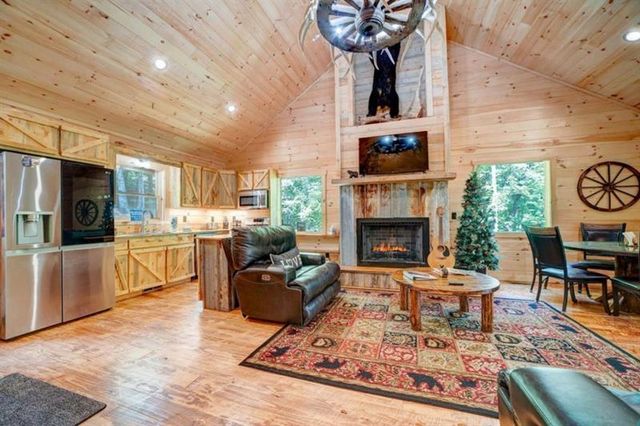 108 Crabapple Lane, Mineral Bluff, GA 30559