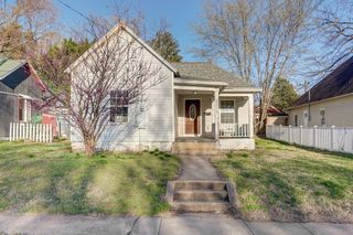 2216 North Taylor Avenue, Springfield, MO 65803