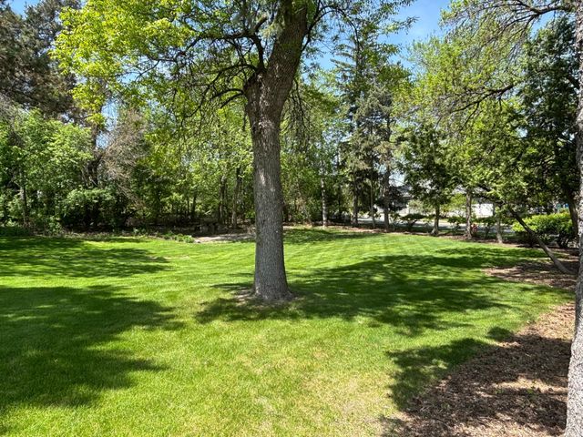 4900 Lakeview Drive, Edina, MN 55424