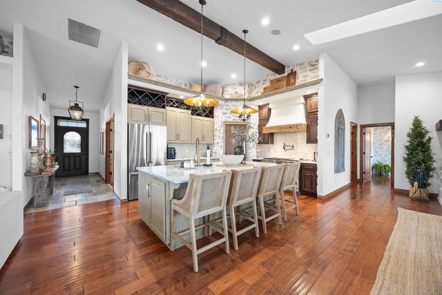 8101 Olin Ct, Pasco, WA 99301