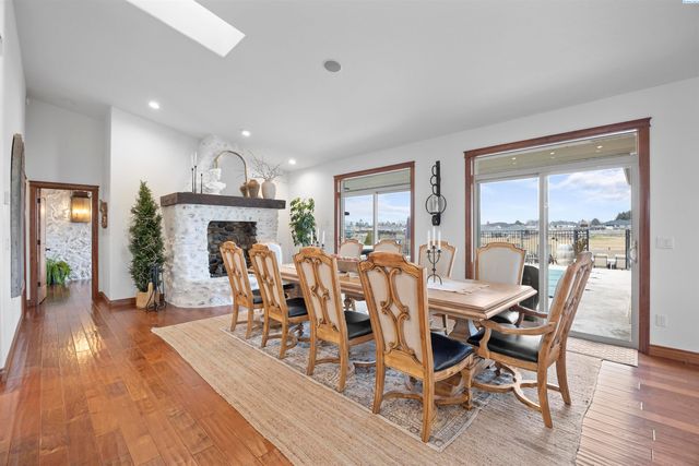 8101 Olin Ct, Pasco, WA 99301