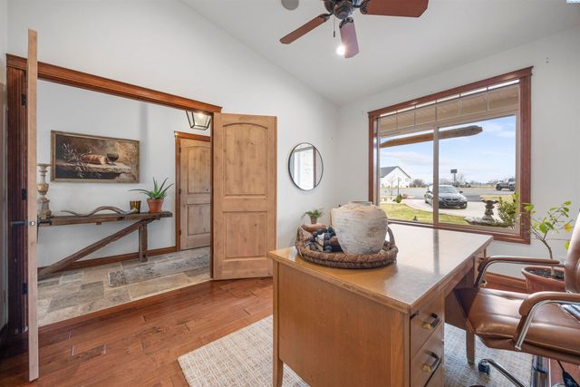 8101 Olin Ct, Pasco, WA 99301