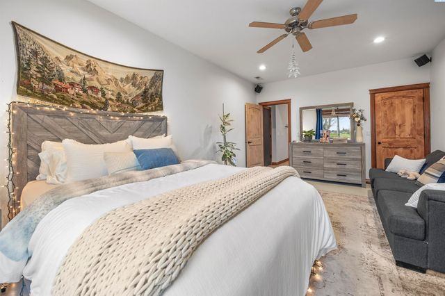 8101 Olin Ct, Pasco, WA 99301