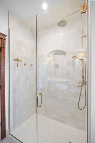 8101 Olin Ct, Pasco, WA 99301