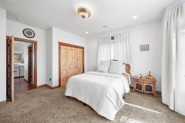 8101 Olin Ct, Pasco, WA 99301