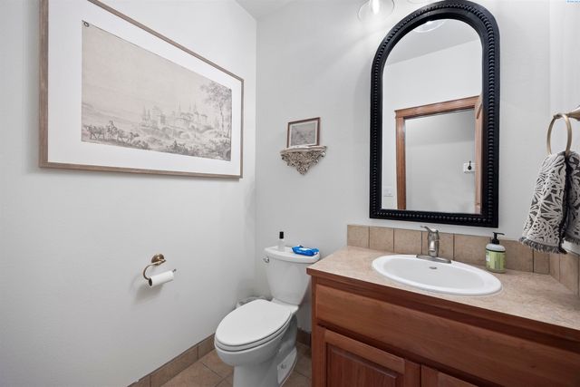 8101 Olin Ct, Pasco, WA 99301