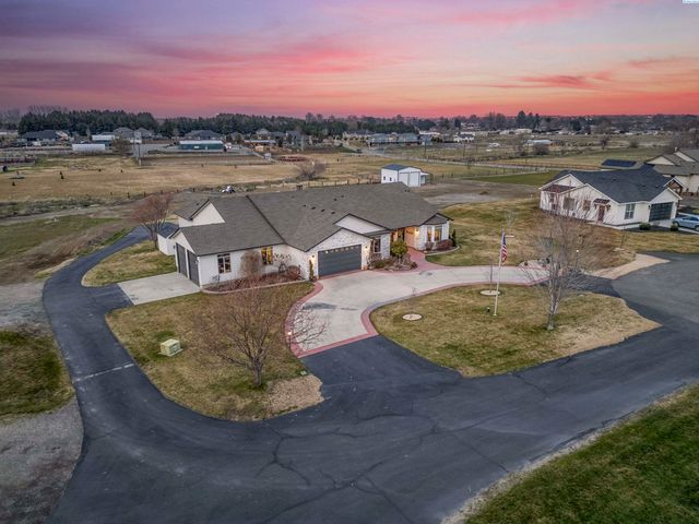 8101 Olin Ct, Pasco, WA 99301